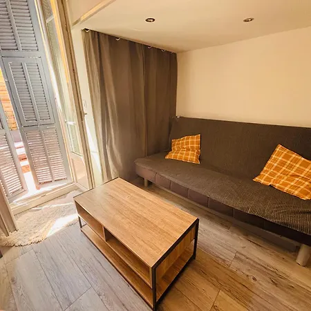 Berlioz Terrasse Apartman *